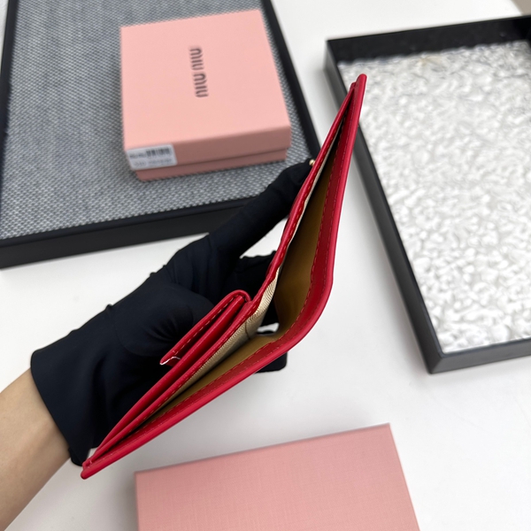 超激安ブランド財布偽物素材ディテール